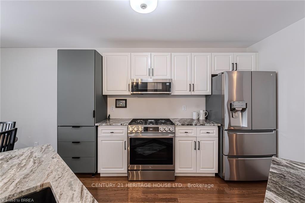 Photo 17 of 3 Cobblestone Drive, Brant, Paris — HOMEH
