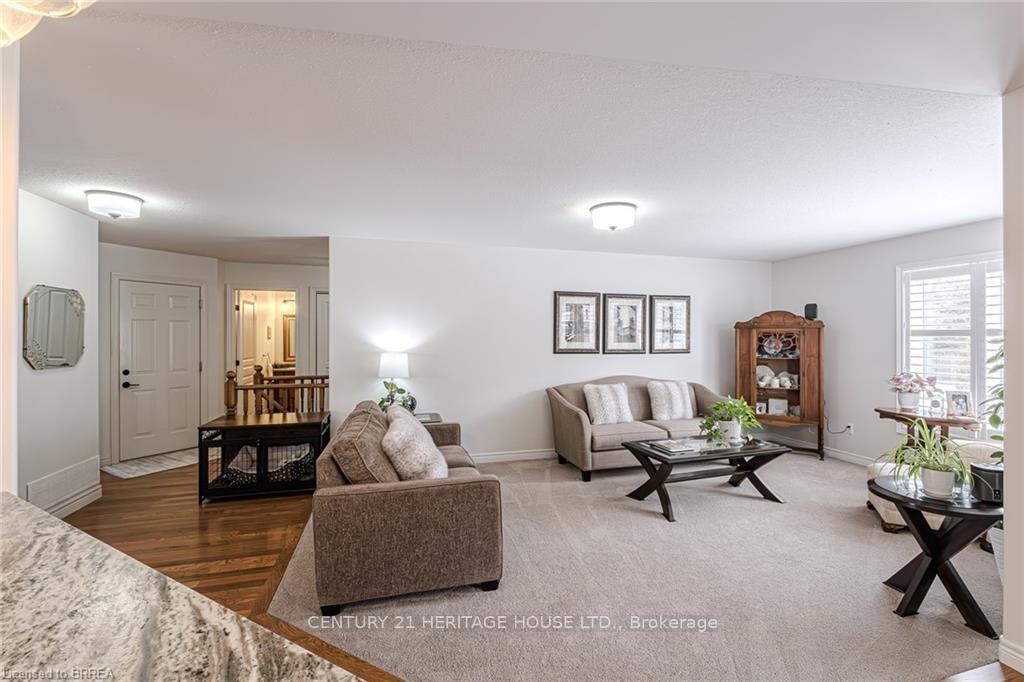 Photo 20 of 3 Cobblestone Drive, Brant, Paris — HOMEH