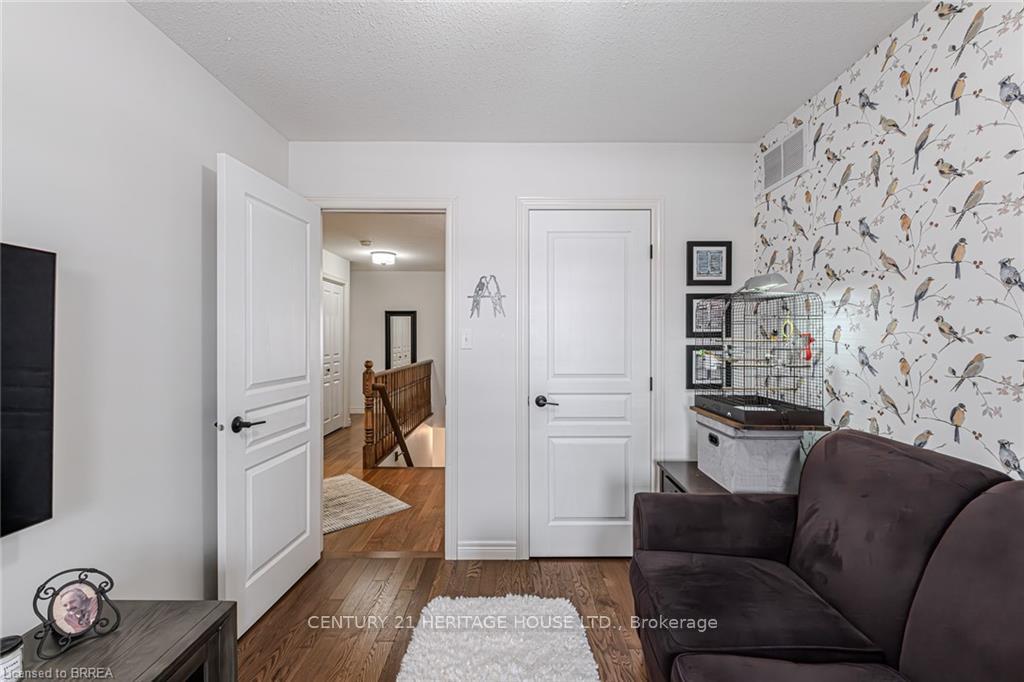 Photo 25 of 3 Cobblestone Drive, Brant, Paris — HOMEH