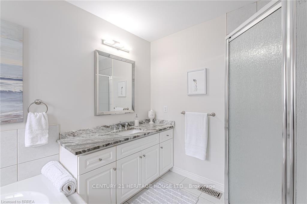 Photo 31 of 3 Cobblestone Drive, Brant, Paris — HOMEH