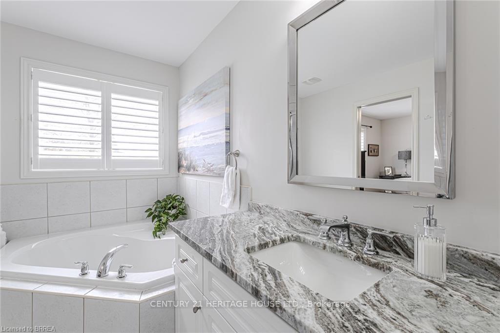 Photo 32 of 3 Cobblestone Drive, Brant, Paris — HOMEH