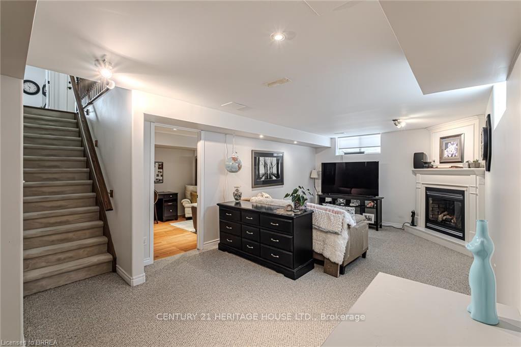 Photo 33 of 3 Cobblestone Drive, Brant, Paris — HOMEH