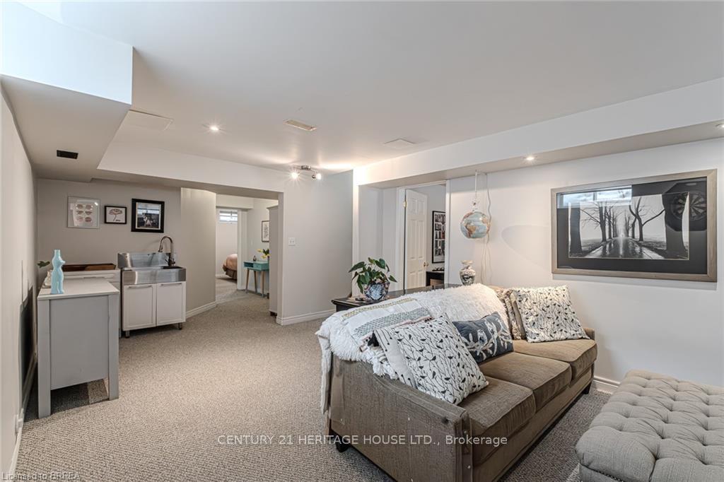 Photo 35 of 3 Cobblestone Drive, Brant, Paris — HOMEH