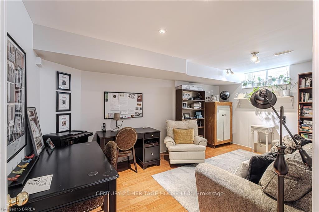 Photo 36 of 3 Cobblestone Drive, Brant, Paris — HOMEH