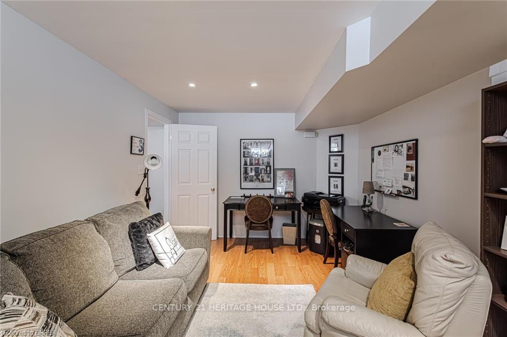 Photo 38 of 3 Cobblestone Drive, Brant, Paris — HOMEH