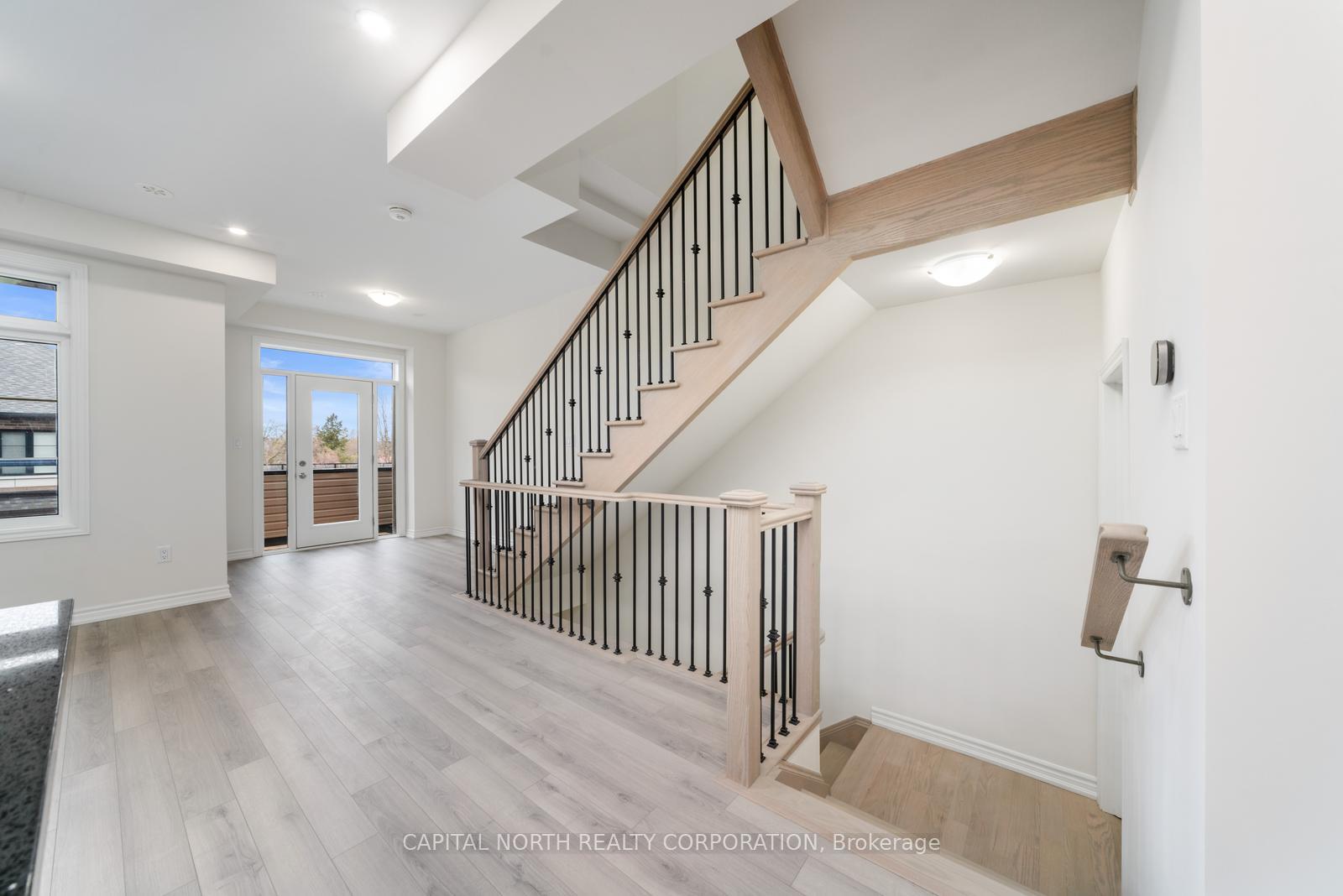 Photo 7 of 27 Bluebird Lane, Barrie, Painswick South — HOMEH