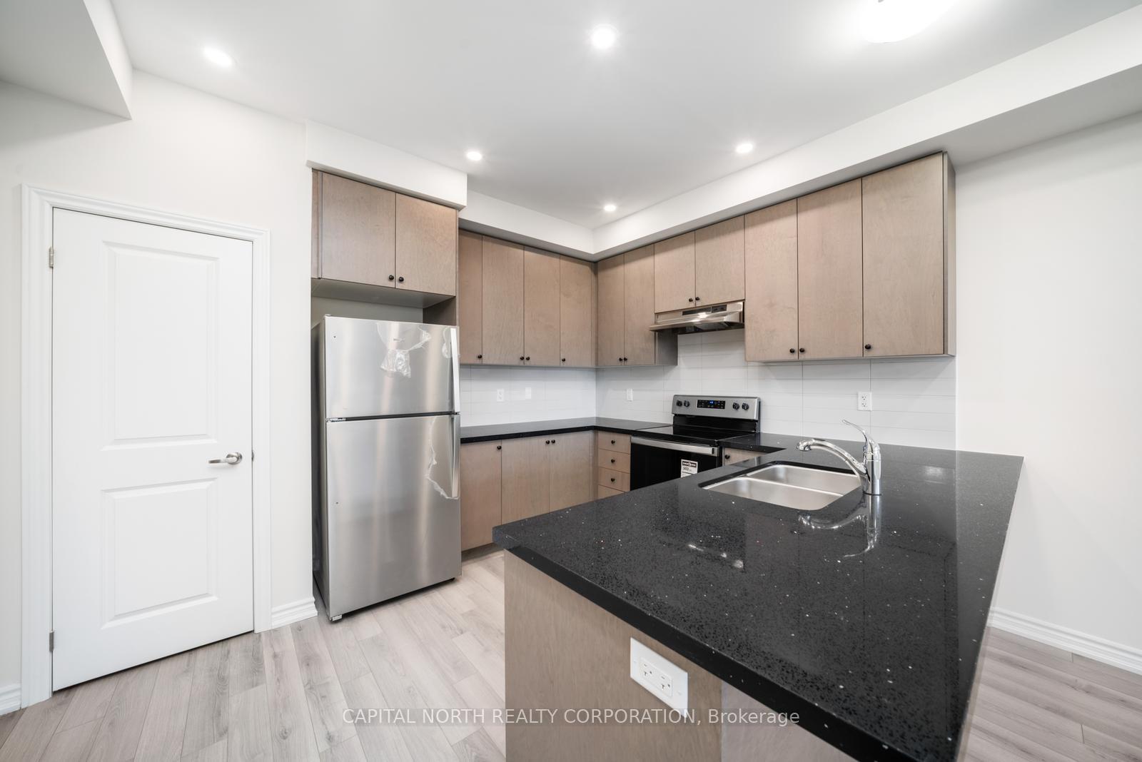 Photo 9 of 27 Bluebird Lane, Barrie, Painswick South — HOMEH