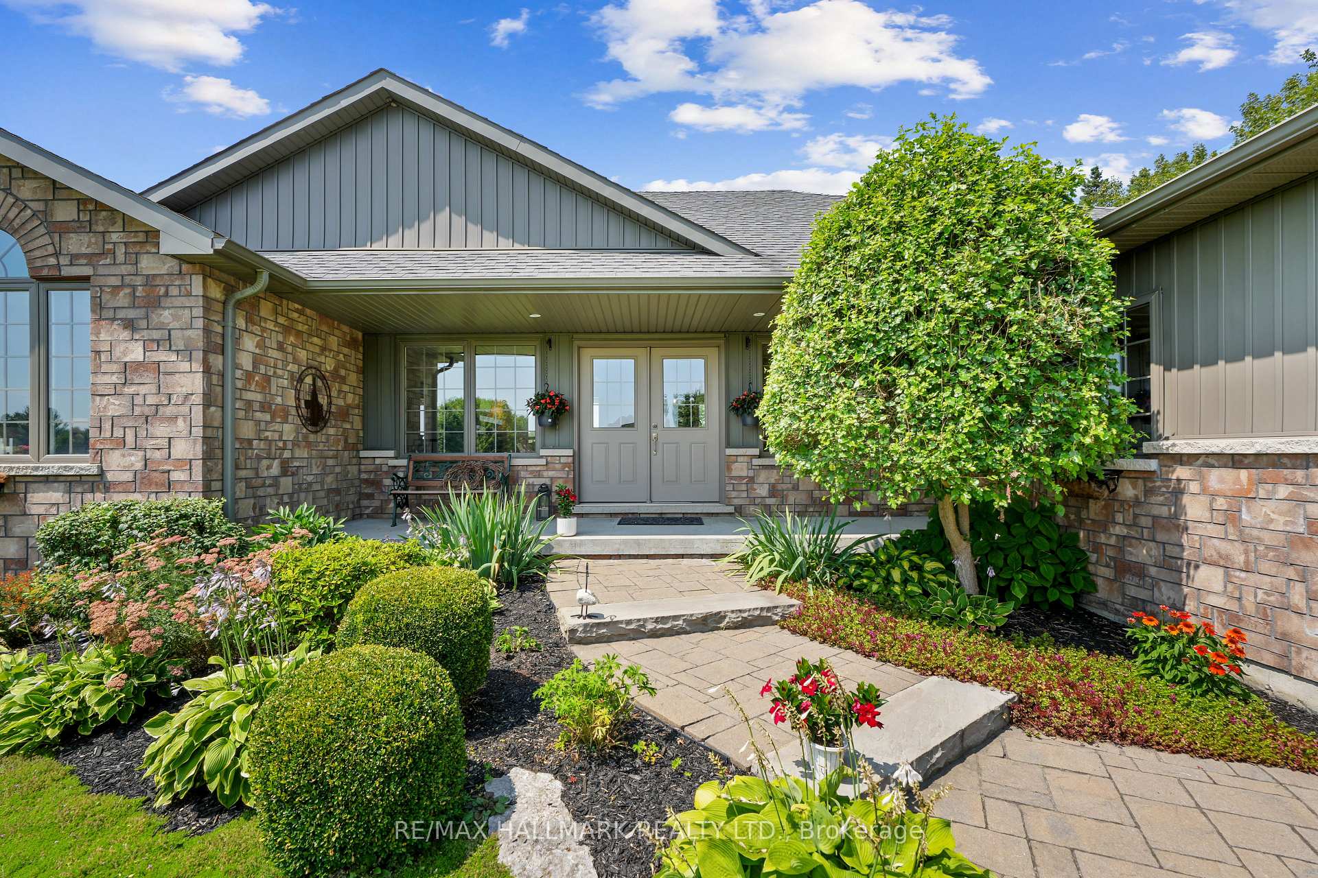 Photo 3 of 9 Fieldcrest Court, Brighton — HOMEH
