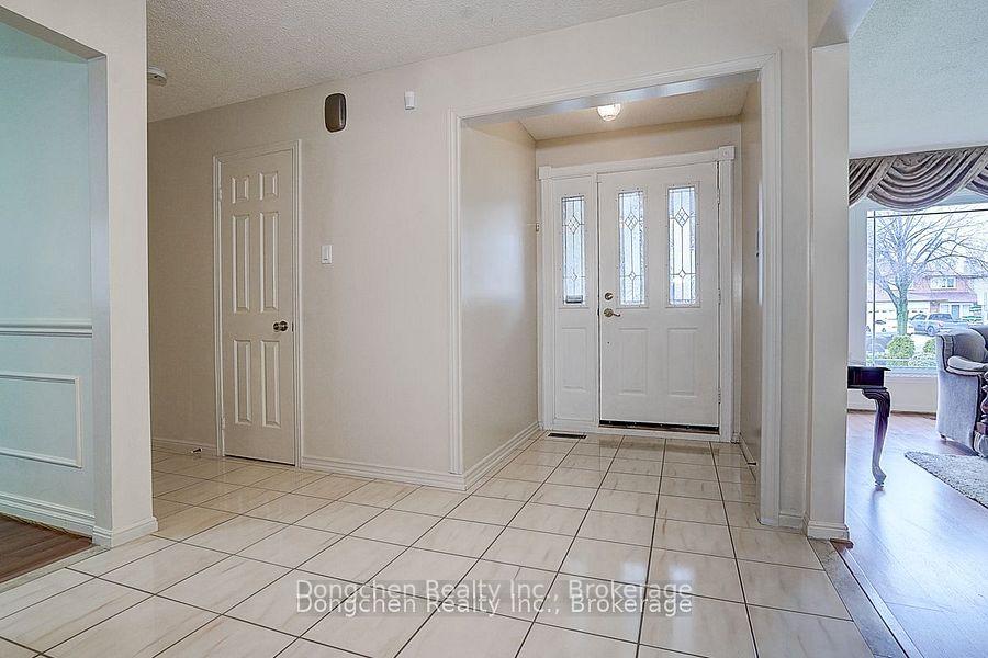 Photo 6 of 109 Risebrough Circuit, Markham, Milliken Mills West — HOMEH