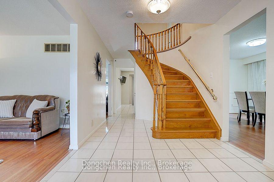 Photo 8 of 109 Risebrough Circuit, Markham, Milliken Mills West — HOMEH