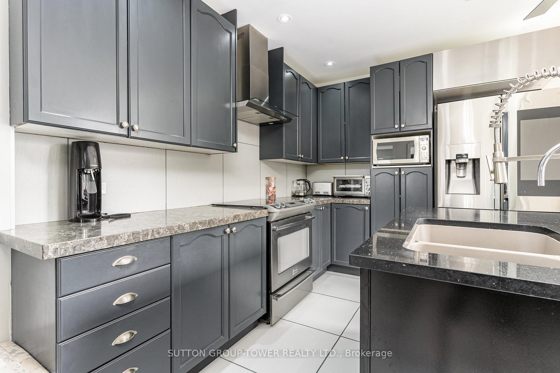 Photo 14 of 25 Douglas Avenue NE, Hamilton, Industrial Sector — HOMEH