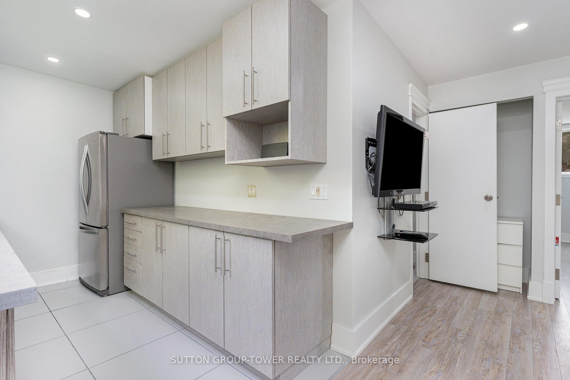 Photo 34 of 25 Douglas Avenue NE, Hamilton, Industrial Sector — HOMEH