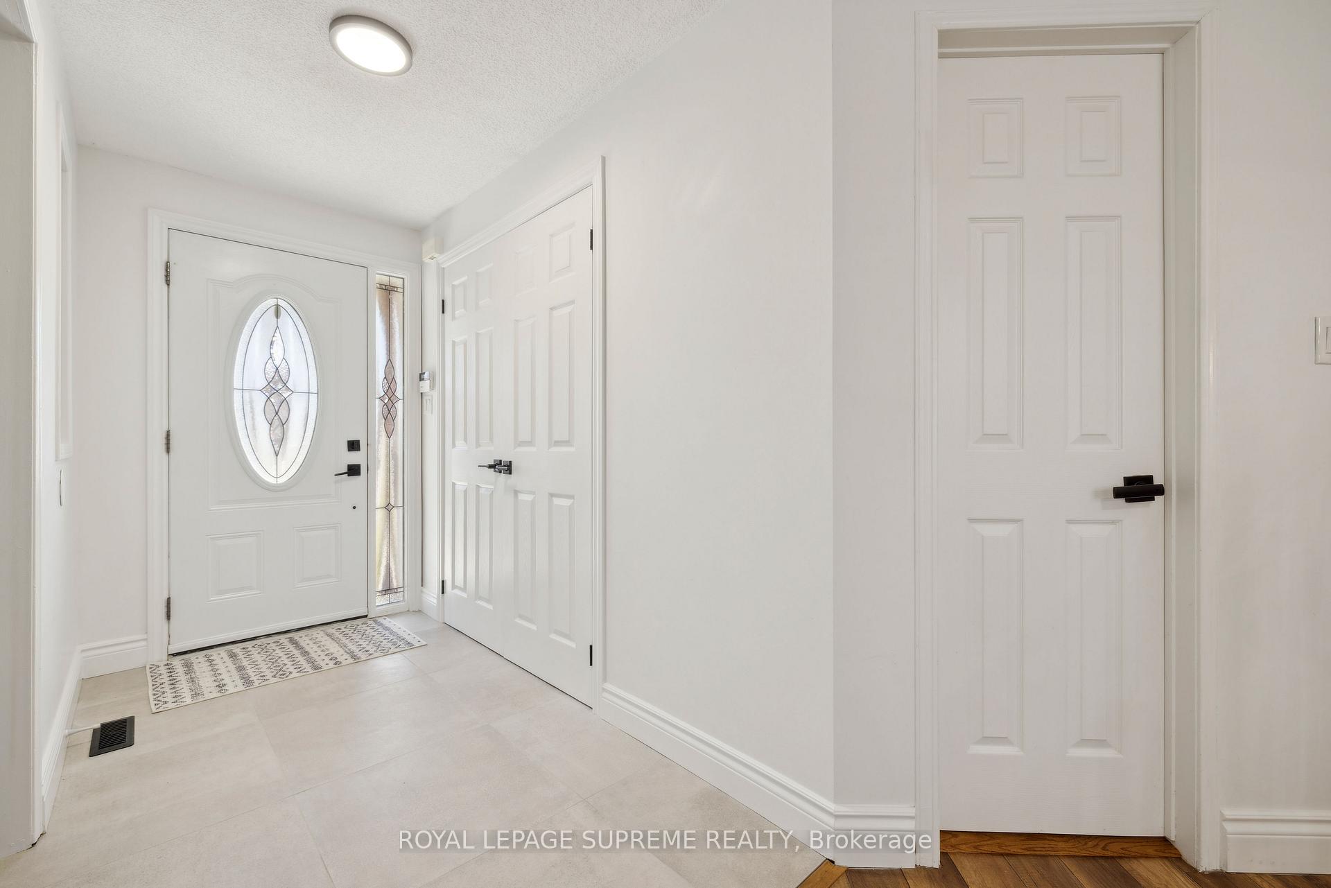 Photo 3 of 104 Pentland Road, Hamilton, Waterdown — HOMEH