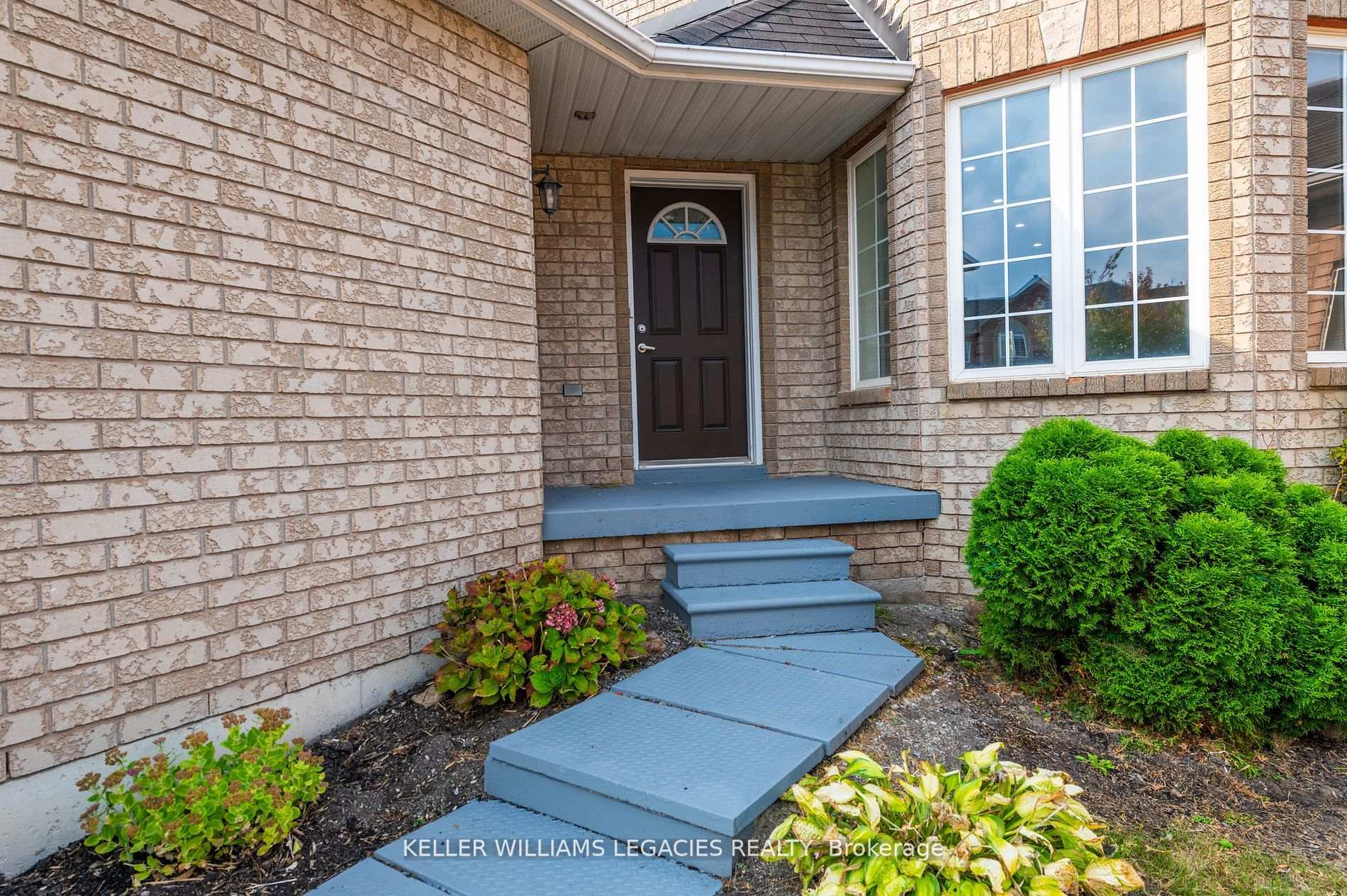 Photo 3 of 1422 Benson Street, Innisfil, Alcona — HOMEH
