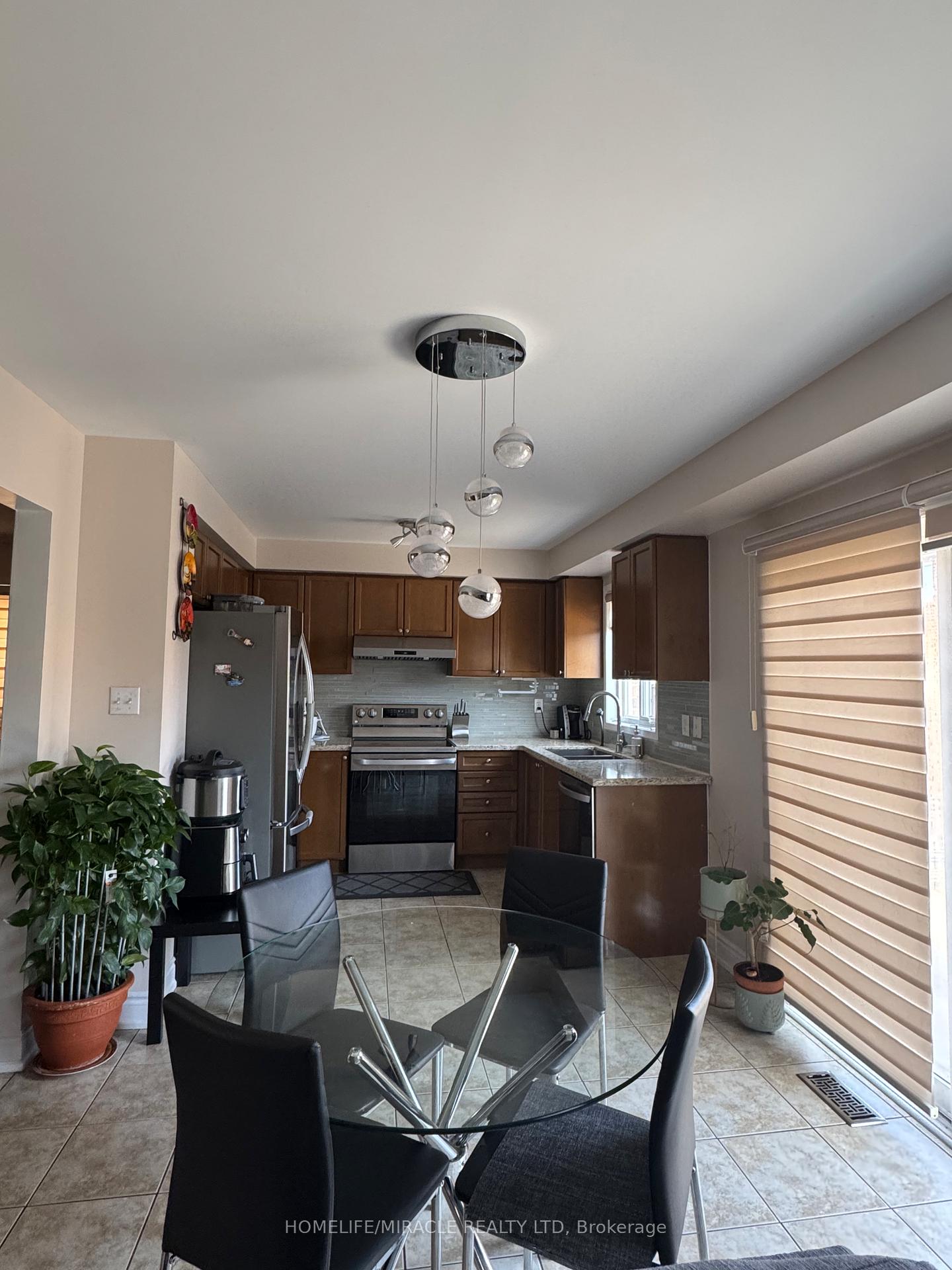 Photo 3 of 311 Brisdale Drive W, Brampton, Fletcher's Meadow — HOMEH