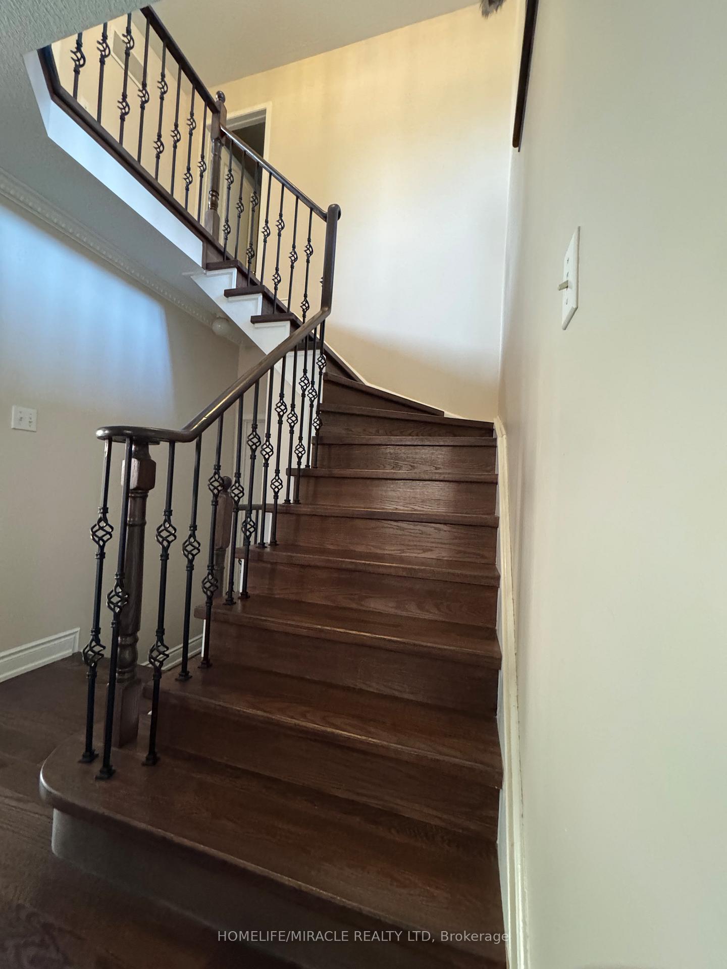 Photo 5 of 311 Brisdale Drive W, Brampton, Fletcher's Meadow — HOMEH