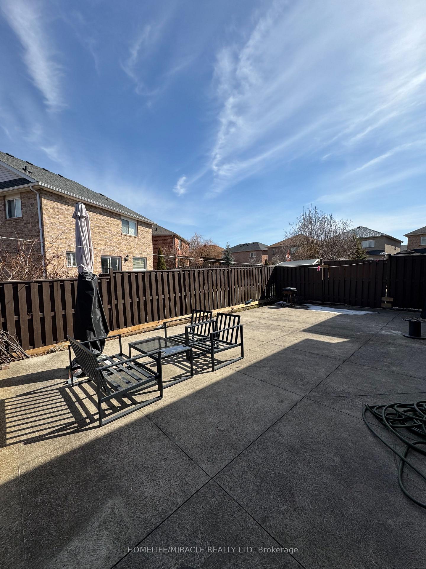 Photo 12 of 311 Brisdale Drive W, Brampton, Fletcher's Meadow — HOMEH