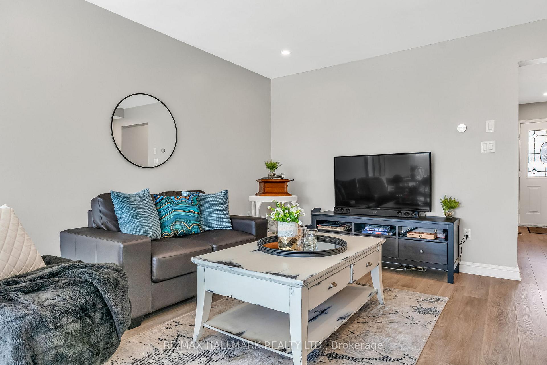 Photo 8 of 74 Alderbrook Place, Caledon, Bolton North — HOMEH