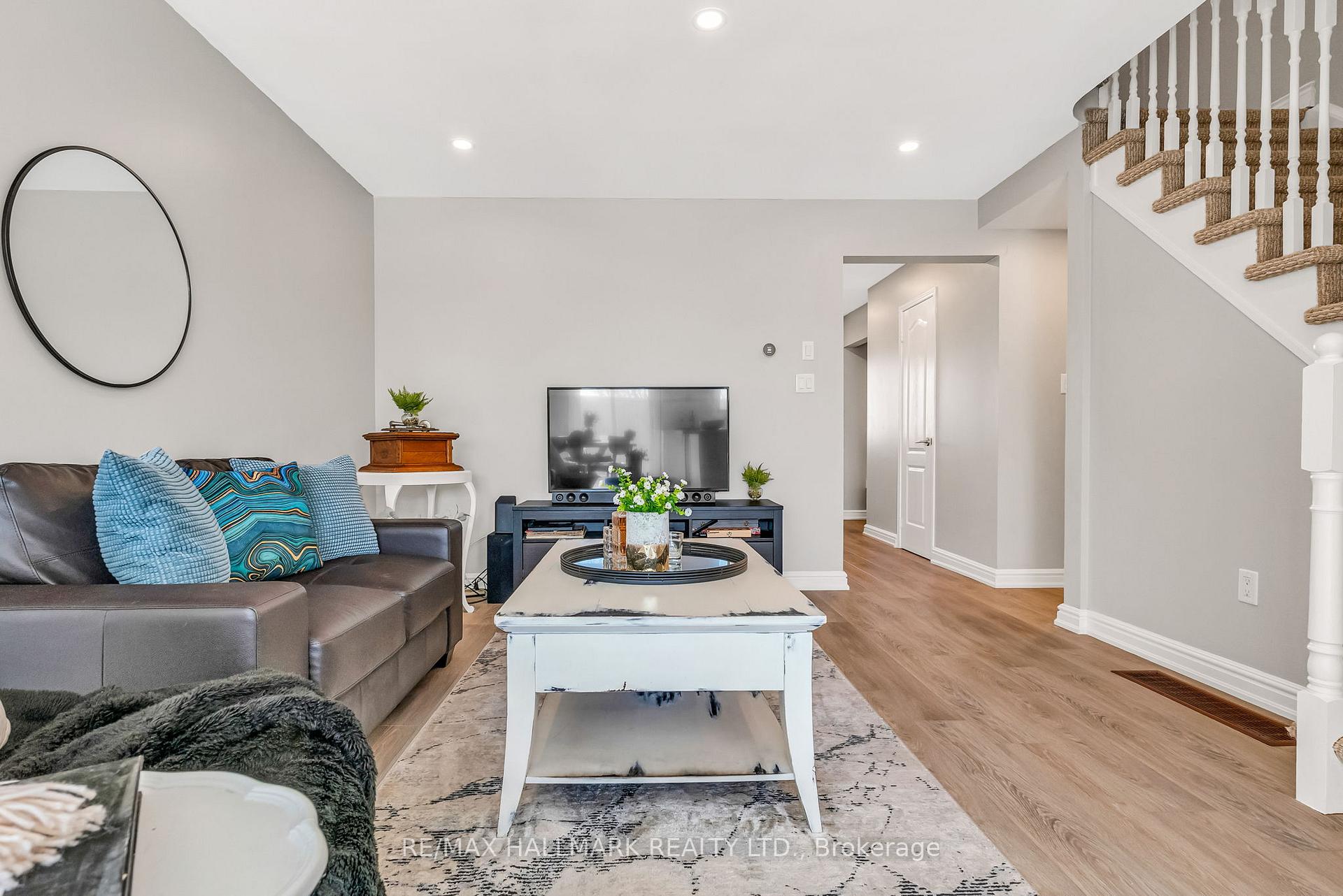 Photo 9 of 74 Alderbrook Place, Caledon, Bolton North — HOMEH