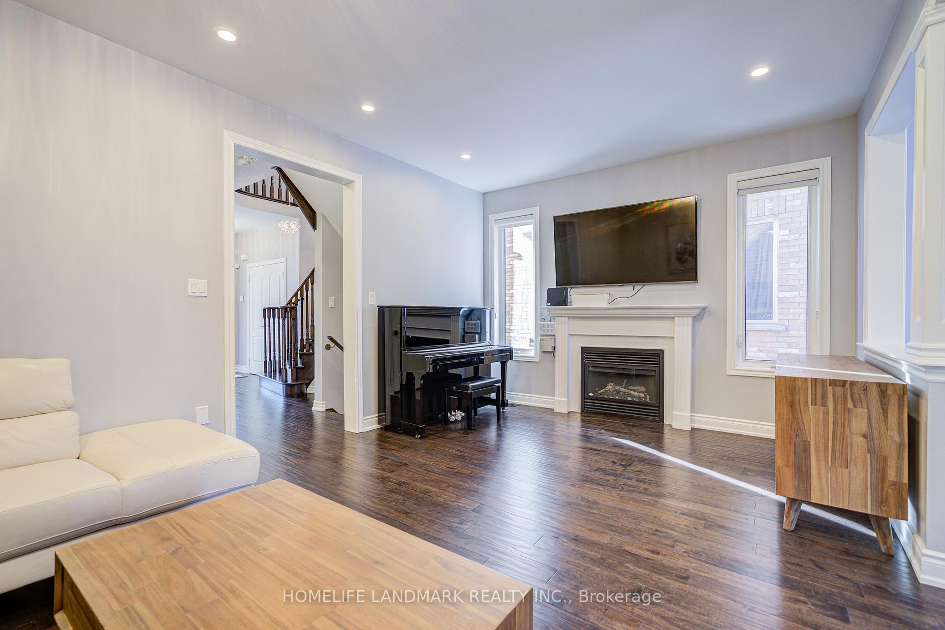 Photo 10 of 48 Staglin Court, Markham, Cathedraltown — HOMEH