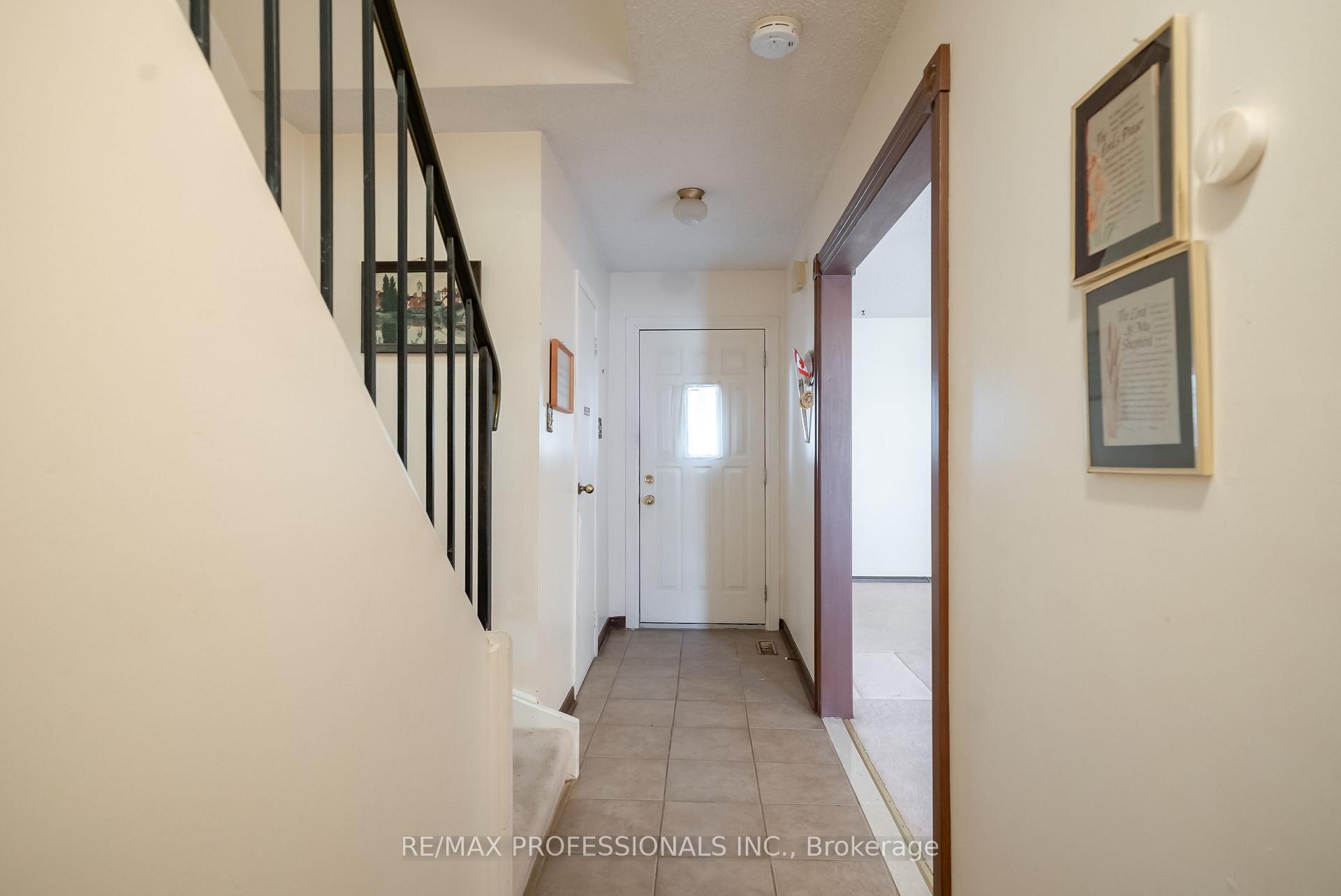 Photo 3 of 80 McClintock Crescent, Vaughan, Lakeview Estates — HOMEH