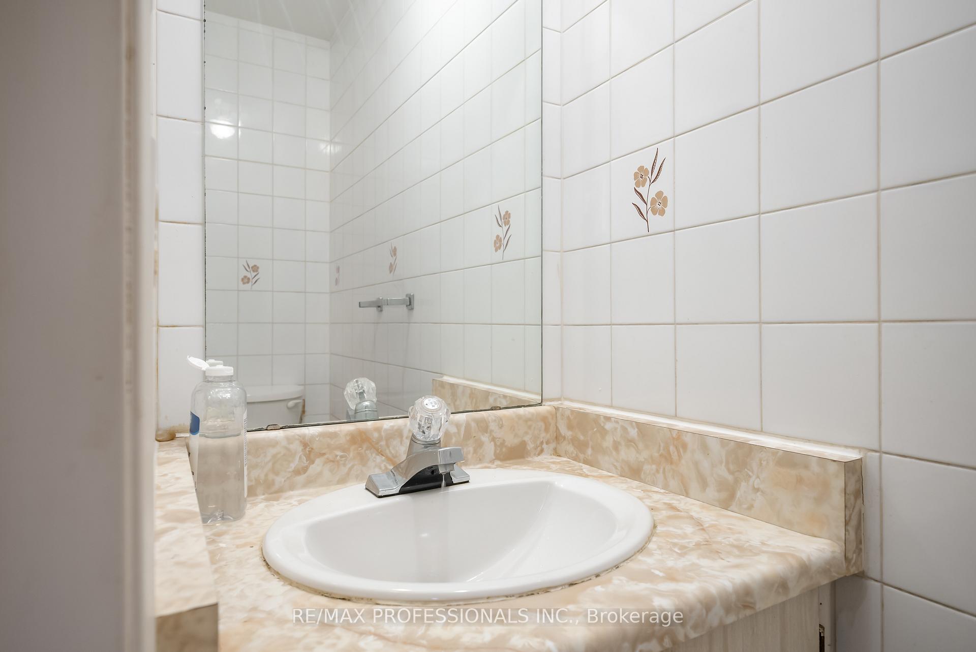Photo 8 of 80 McClintock Crescent, Vaughan, Lakeview Estates — HOMEH