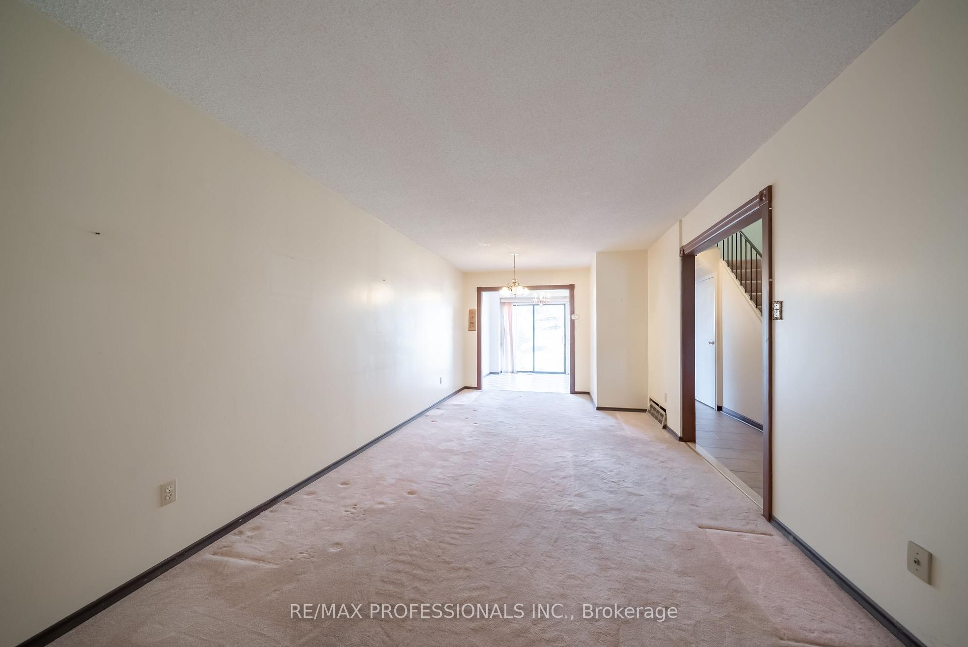 Photo 9 of 80 McClintock Crescent, Vaughan, Lakeview Estates — HOMEH