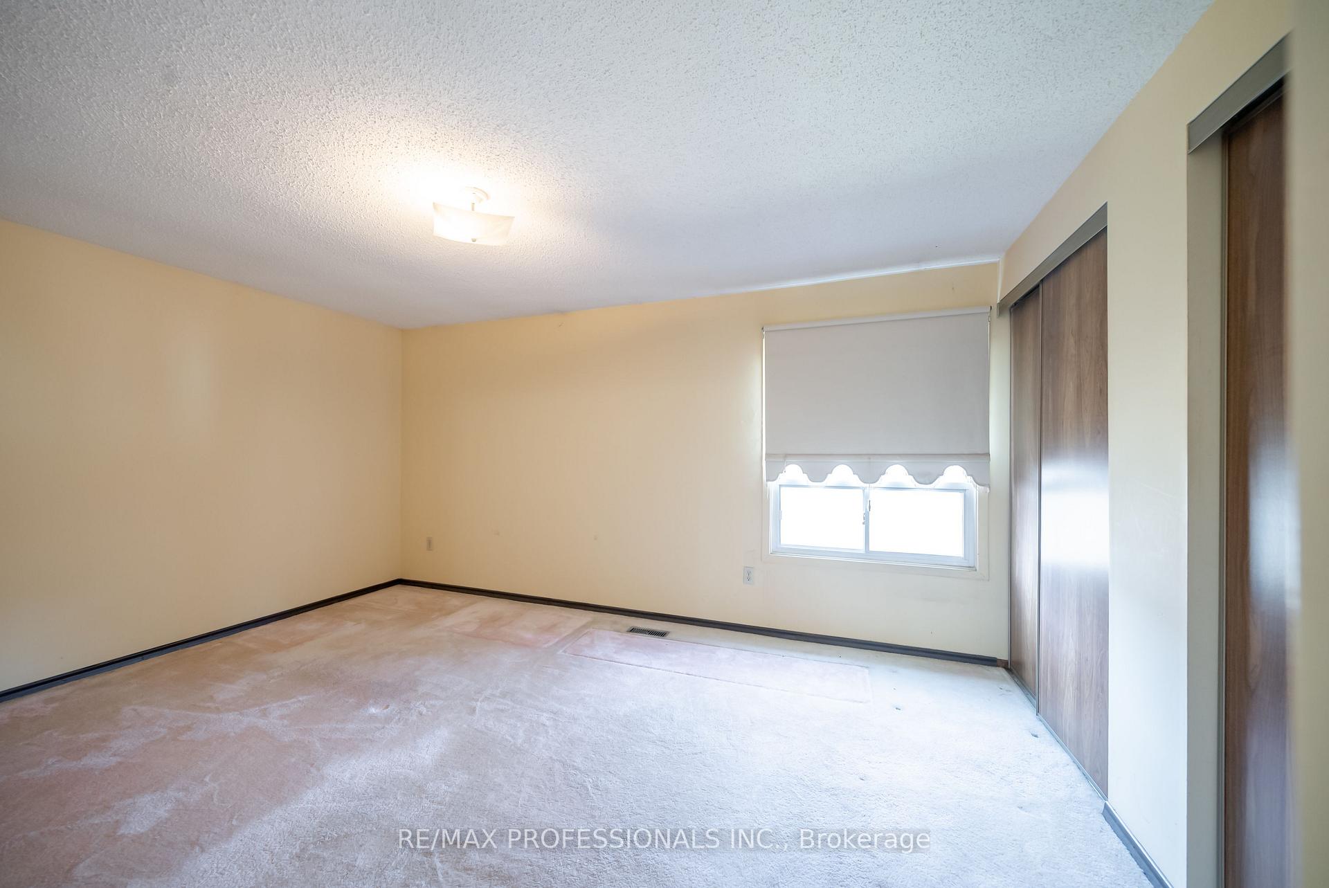 Photo 10 of 80 McClintock Crescent, Vaughan, Lakeview Estates — HOMEH