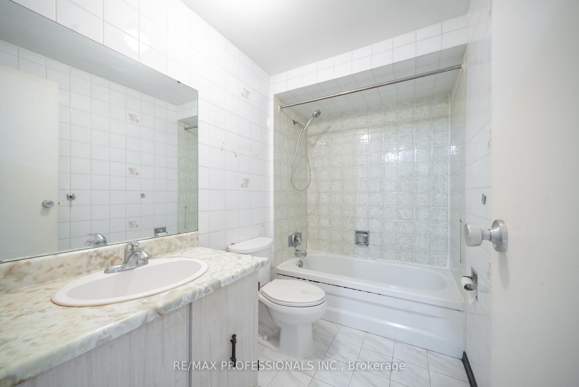 Photo 16 of 80 McClintock Crescent, Vaughan, Lakeview Estates — HOMEH