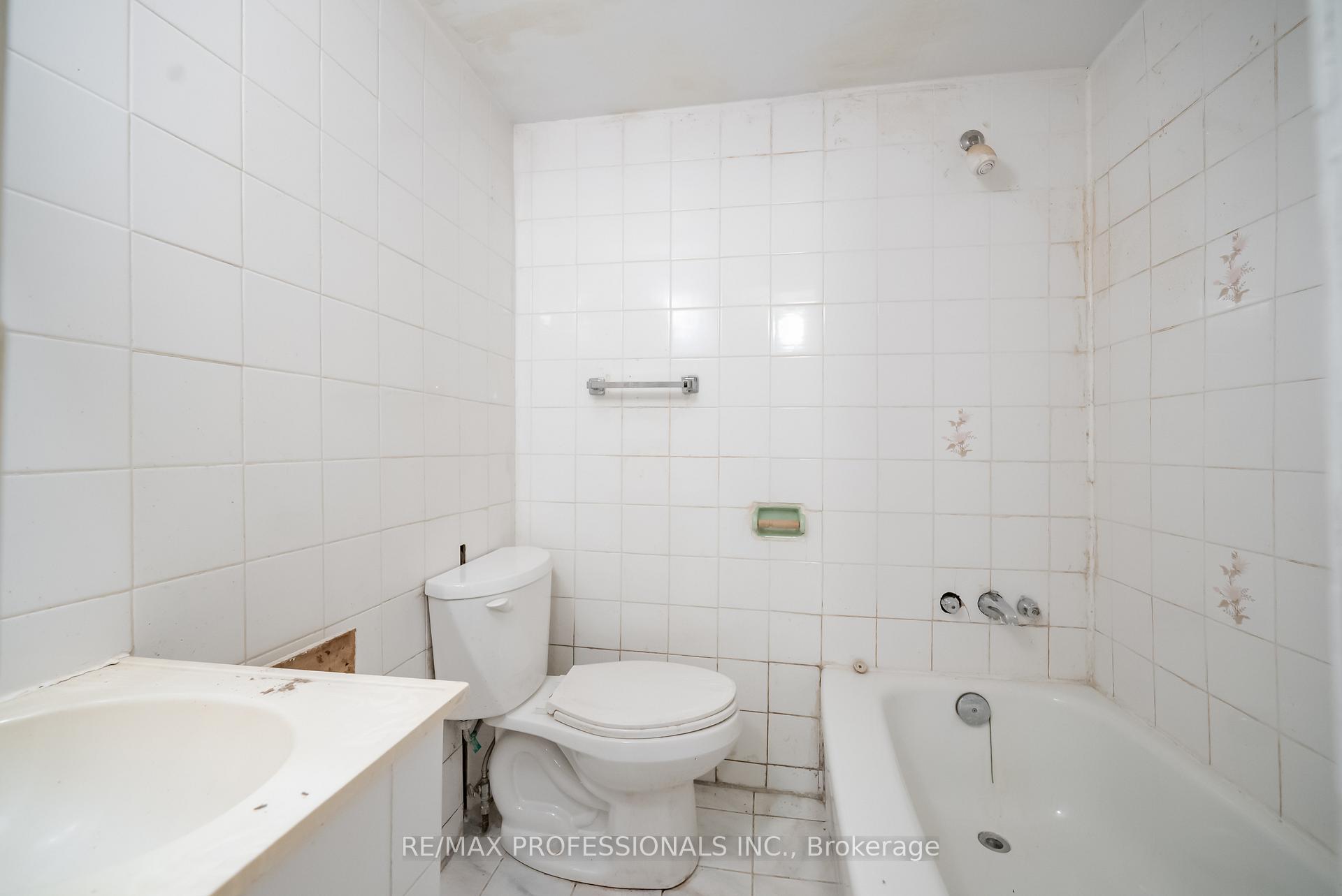 Photo 19 of 80 McClintock Crescent, Vaughan, Lakeview Estates — HOMEH