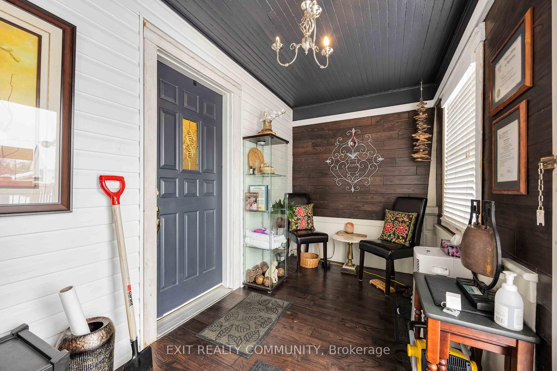 Photo 3 of 181 Mitton Street S, Sarnia — HOMEH