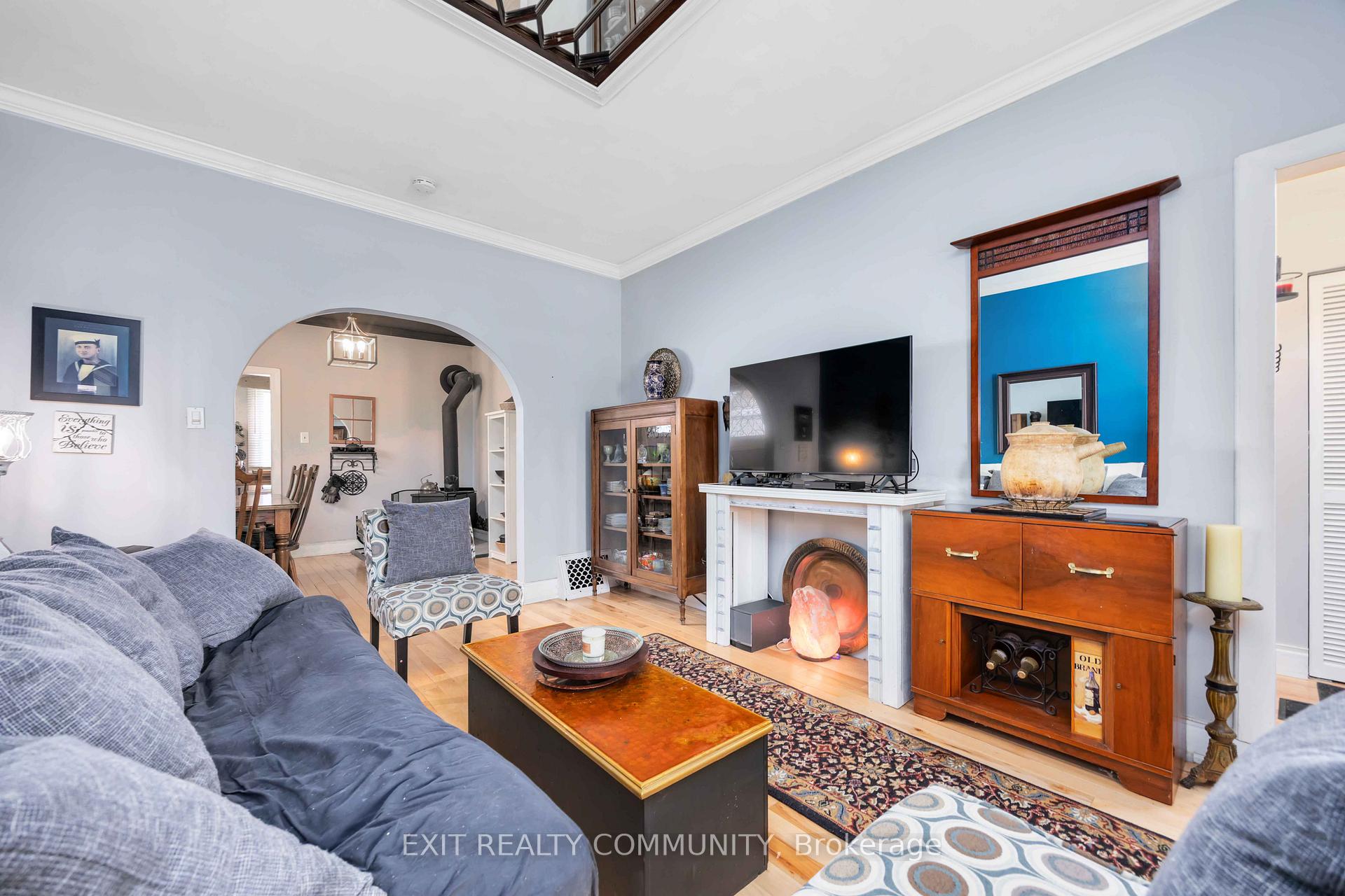 Photo 5 of 181 Mitton Street S, Sarnia — HOMEH