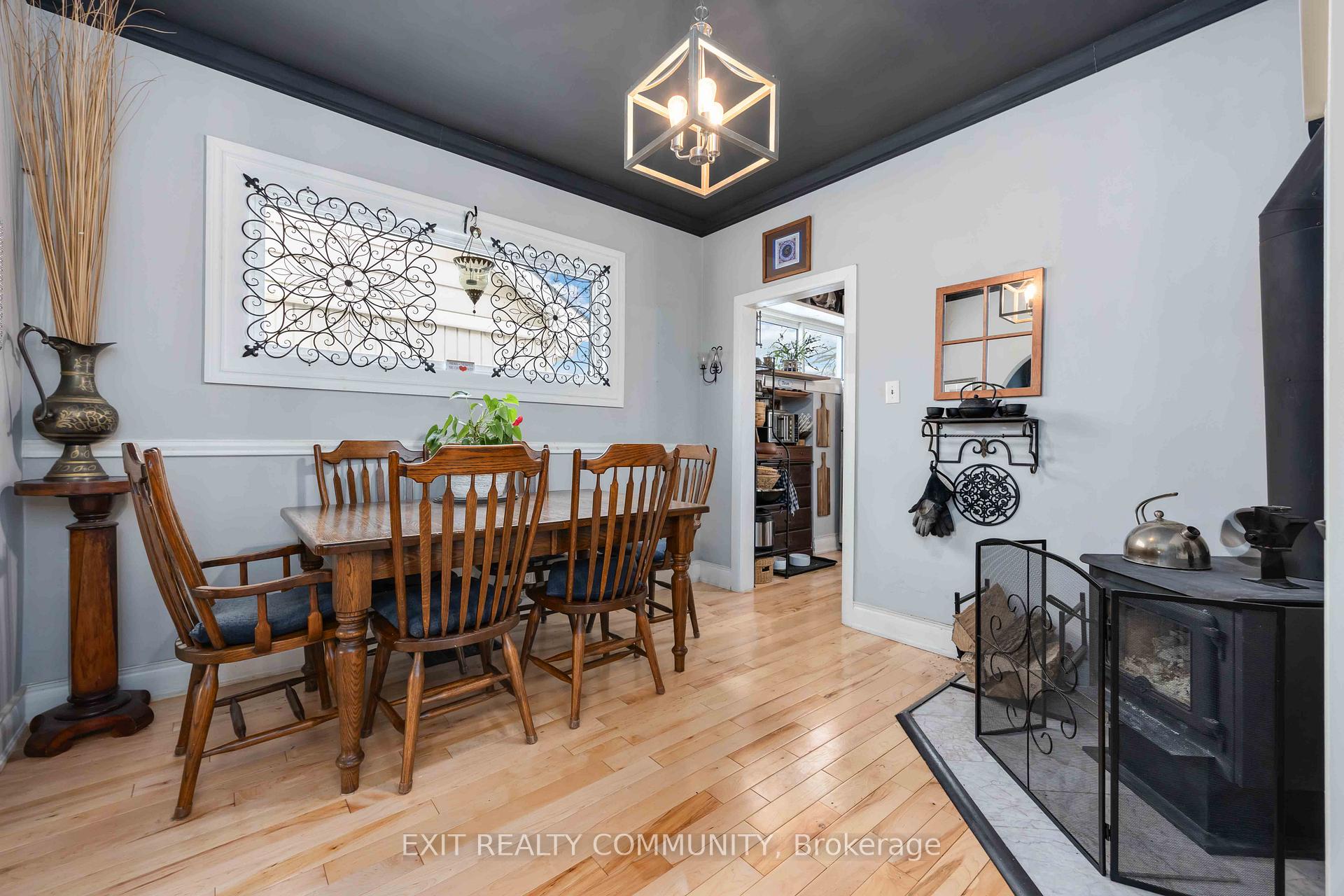 Photo 9 of 181 Mitton Street S, Sarnia — HOMEH
