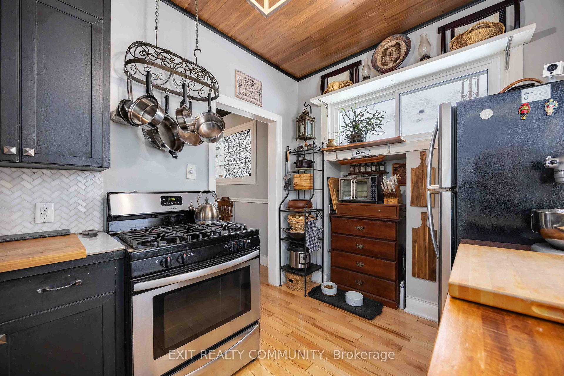 Photo 14 of 181 Mitton Street S, Sarnia — HOMEH