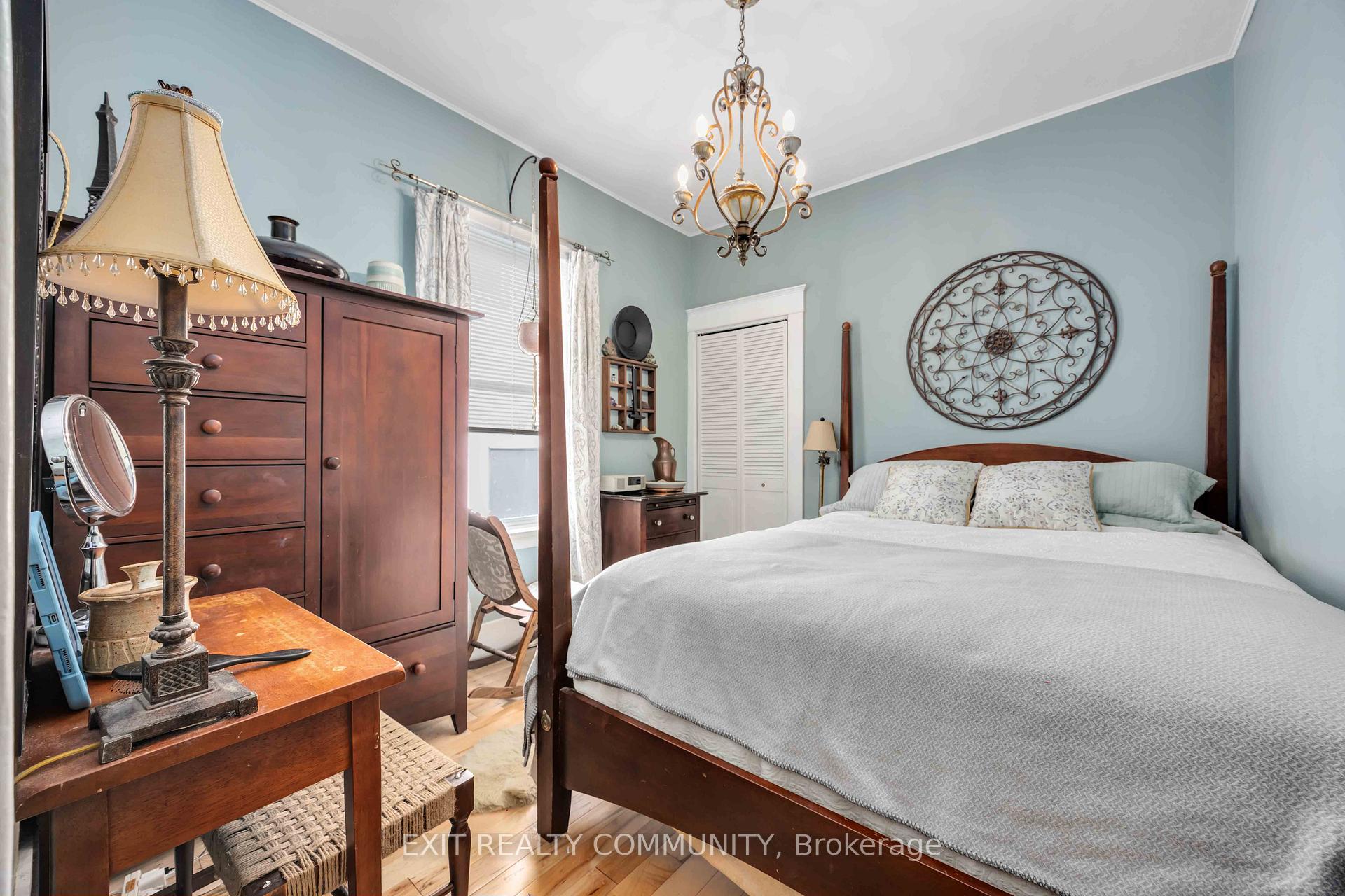 Photo 15 of 181 Mitton Street S, Sarnia — HOMEH
