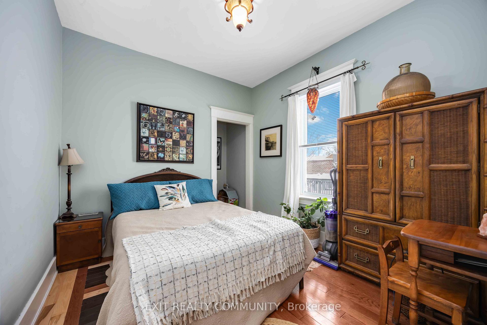 Photo 17 of 181 Mitton Street S, Sarnia — HOMEH