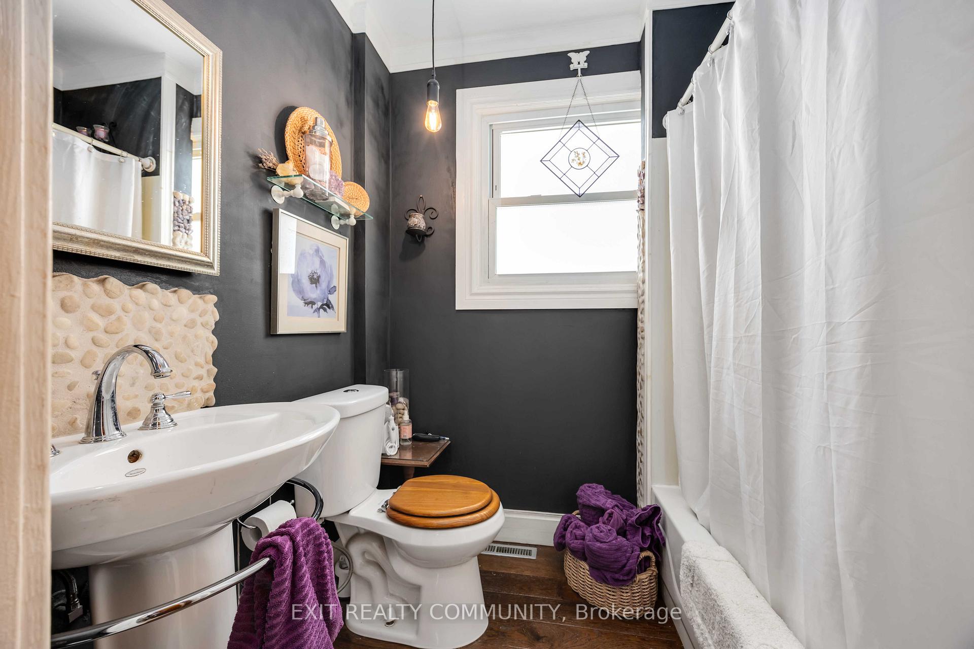 Photo 19 of 181 Mitton Street S, Sarnia — HOMEH