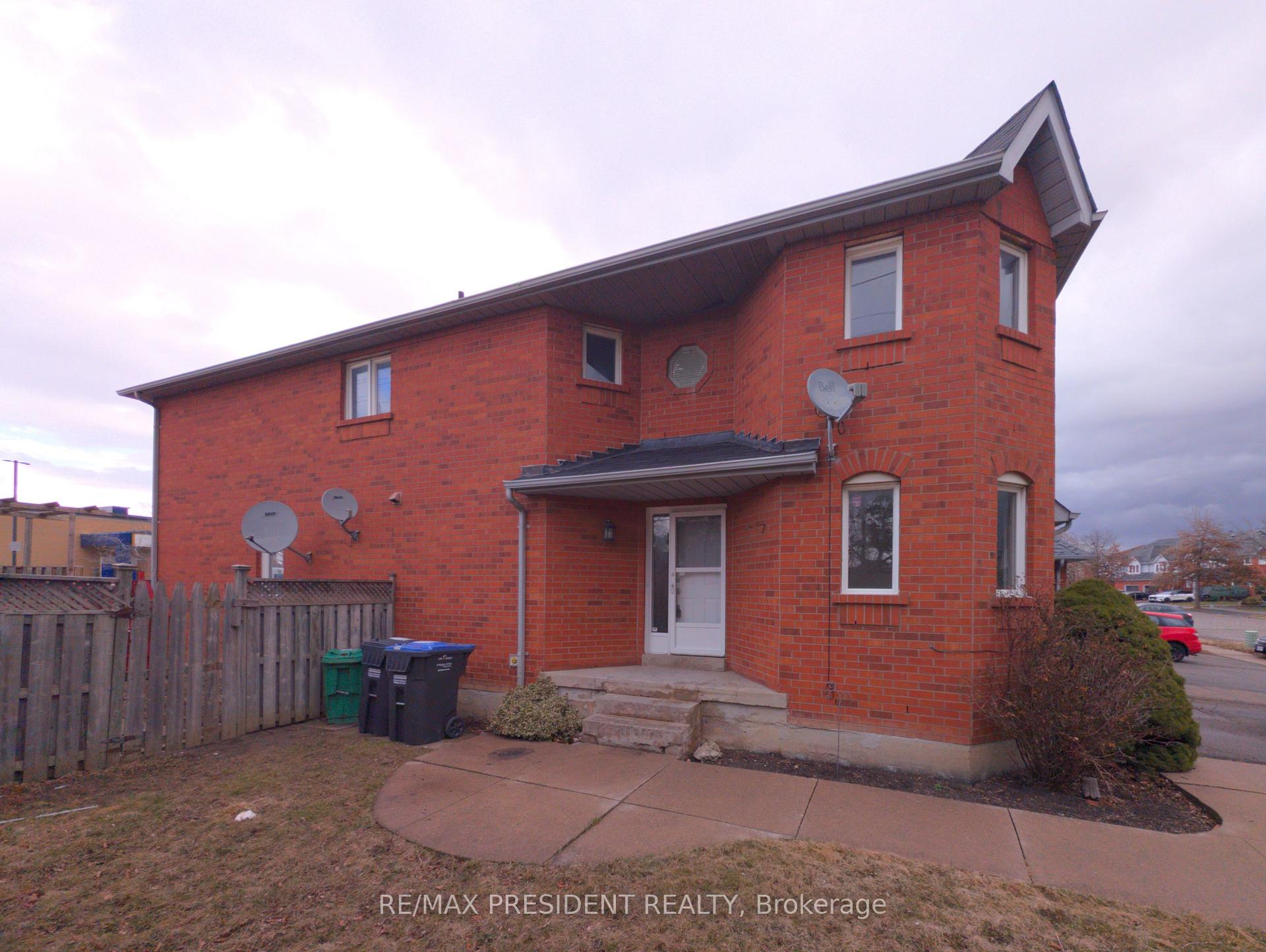 Photo 4 of 46 Ashbrook Way, Brampton, Fletcher's West — HOMEH