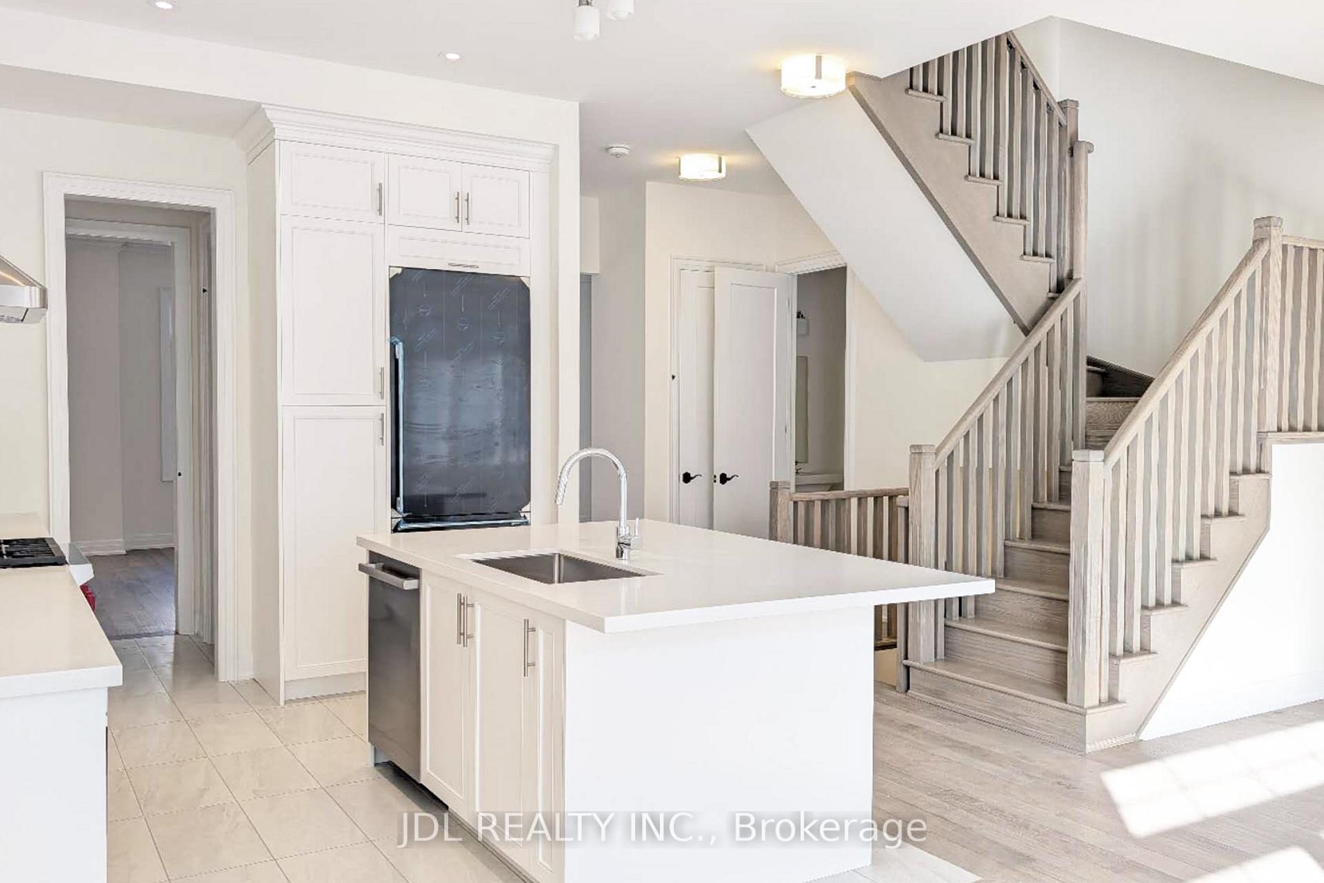 Photo 4 of 3 Abbey Hill Lane, Markham, Angus Glen — HOMEH