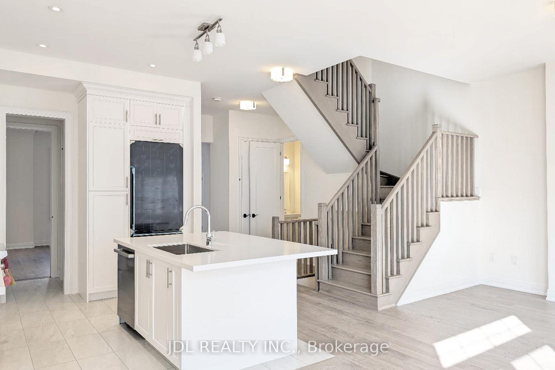 Photo 6 of 3 Abbey Hill Lane, Markham, Angus Glen — HOMEH