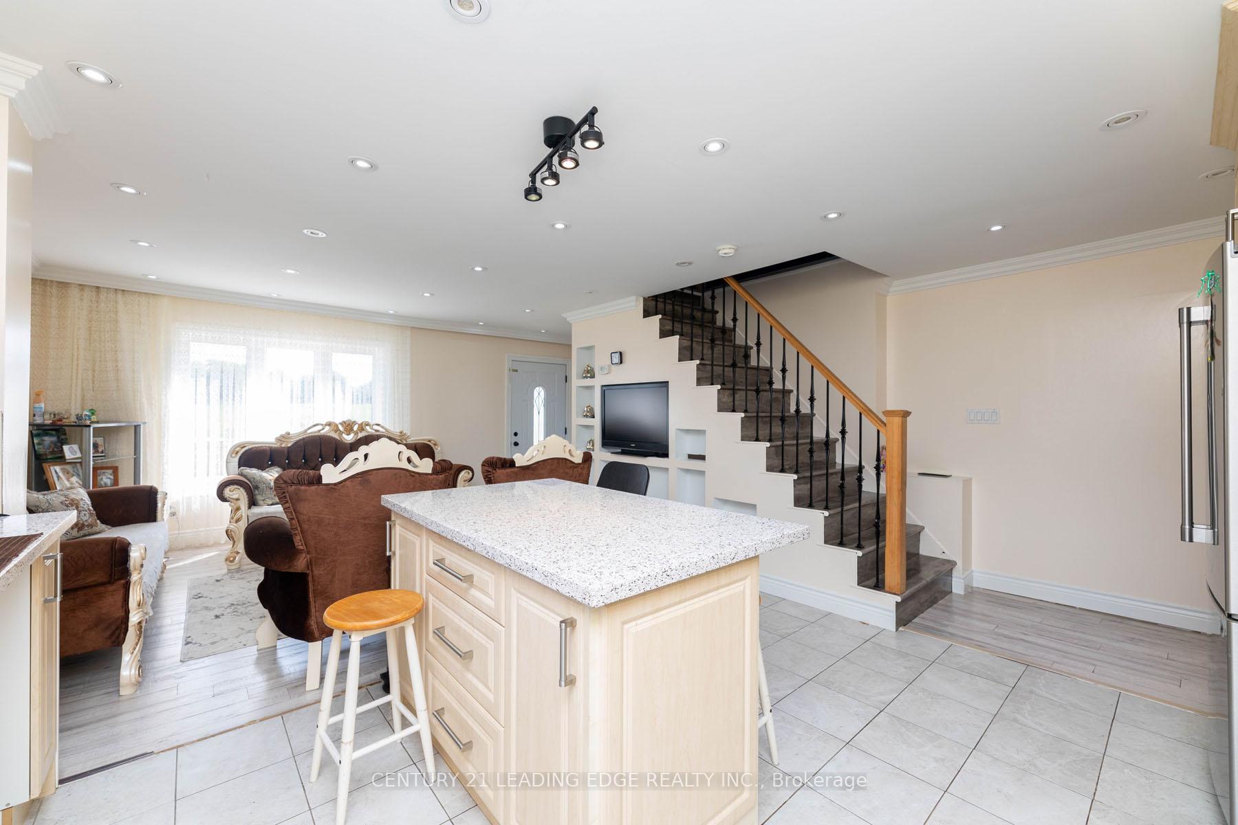 Photo 12 of 12750 Dufferin Street, King, King City — HOMEH