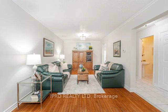 Photo 7 of 117 Ecclestone Drive E, Brampton, Brampton West — HOMEH