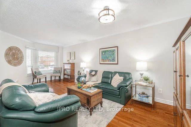 Photo 8 of 117 Ecclestone Drive E, Brampton, Brampton West — HOMEH