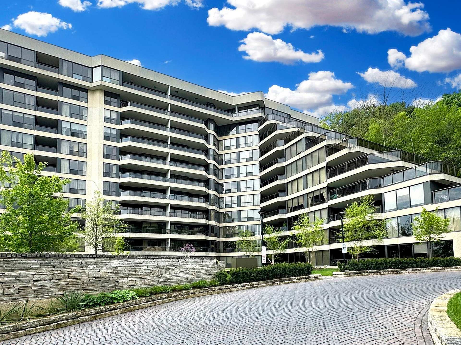 Front of Unit 704, 3900 Yonge Street
