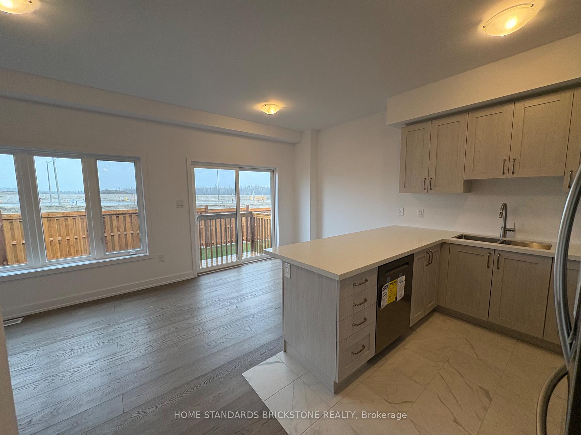 Photo 7 of 57 Gateway Drive, Barrie, Rural Barrie Southeast — HOMEH