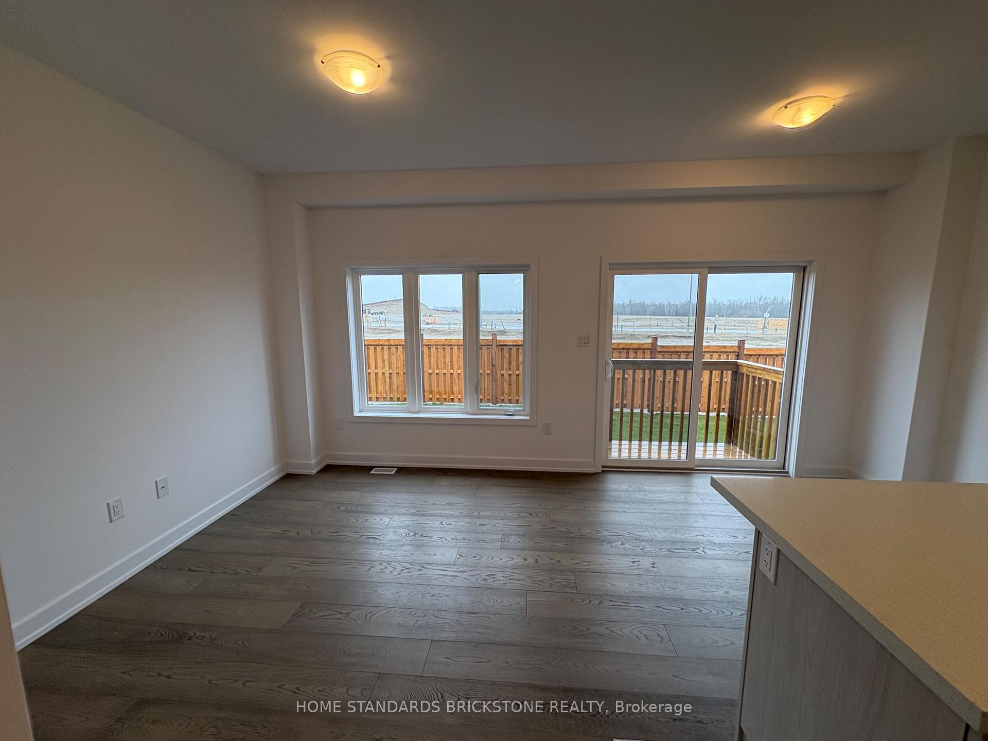 Photo 8 of 57 Gateway Drive, Barrie, Rural Barrie Southeast — HOMEH