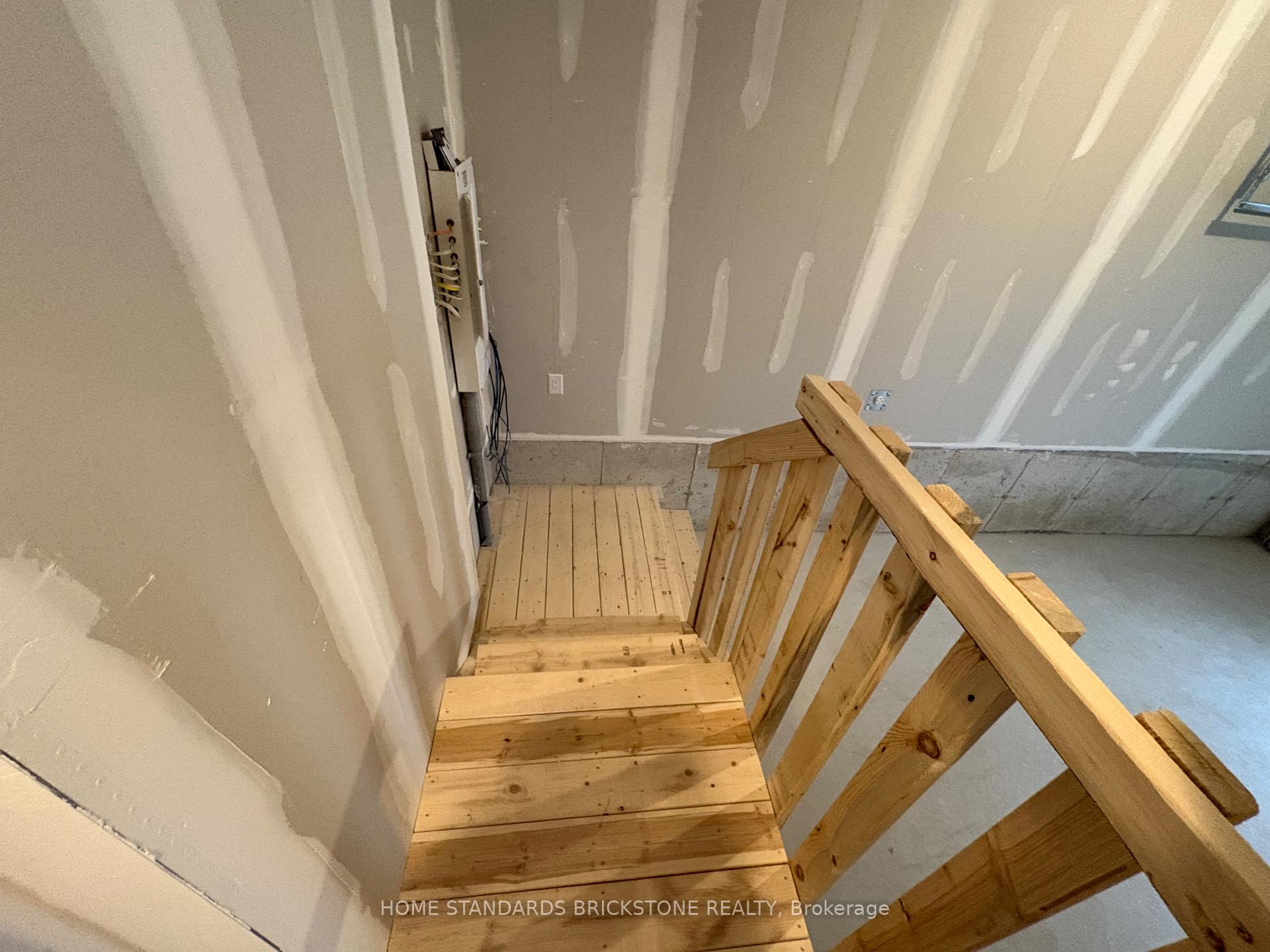 Photo 33 of 57 Gateway Drive, Barrie, Rural Barrie Southeast — HOMEH