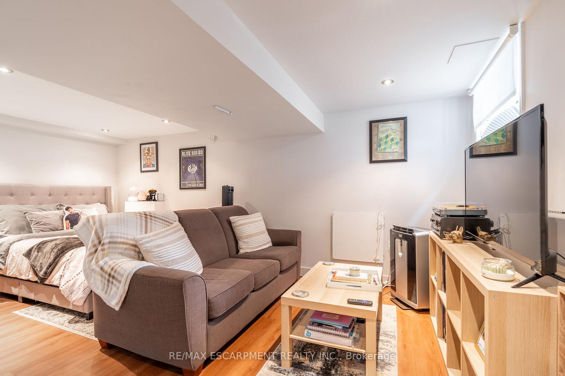 Photo 13 of 537 Ferguson Avenue N, Hamilton, North End — HOMEH