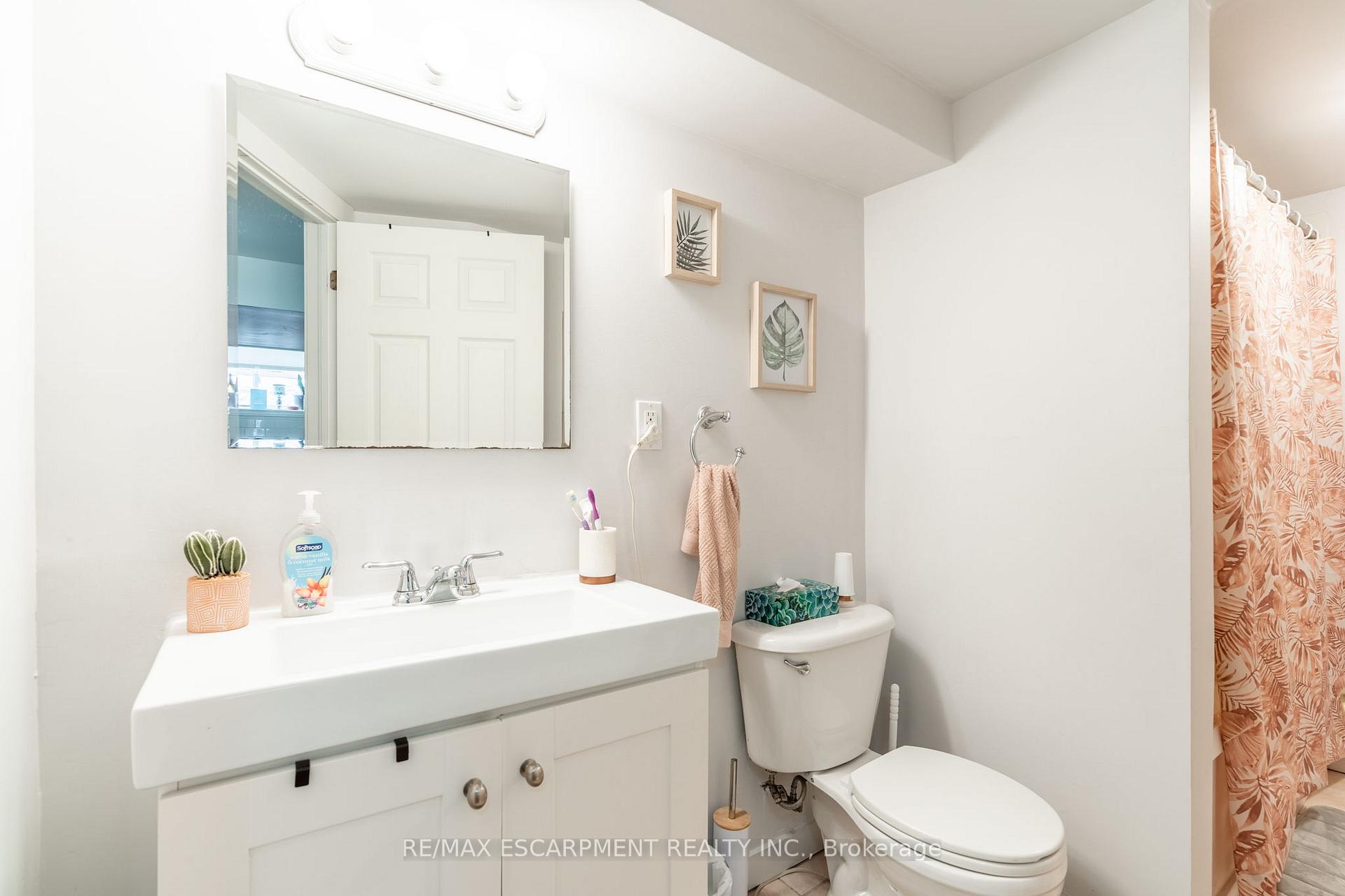 Photo 14 of 537 Ferguson Avenue N, Hamilton, North End — HOMEH