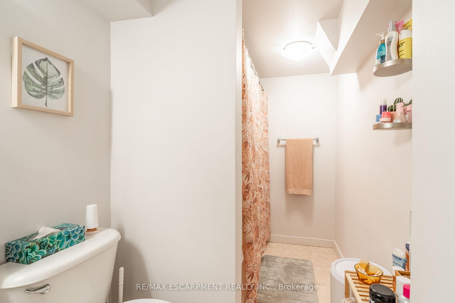 Photo 16 of 537 Ferguson Avenue N, Hamilton, North End — HOMEH